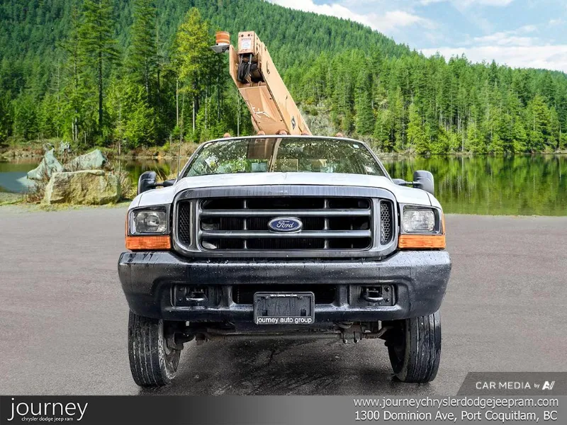 2000 Ford Super Duty F-450 angle 2