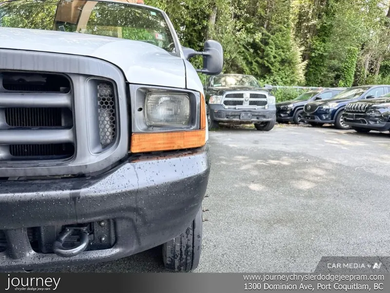 2000 Ford Super Duty F-450 angle 8