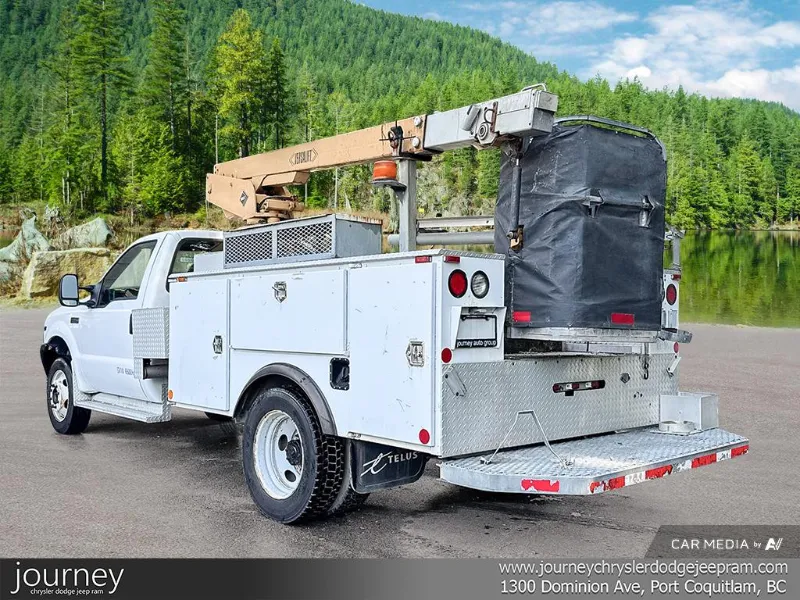 2000 Ford Super Duty F-450 angle 4