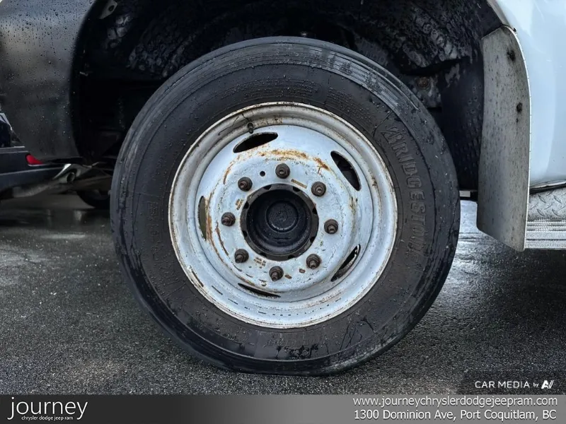 2000 Ford Super Duty F-450 angle 6