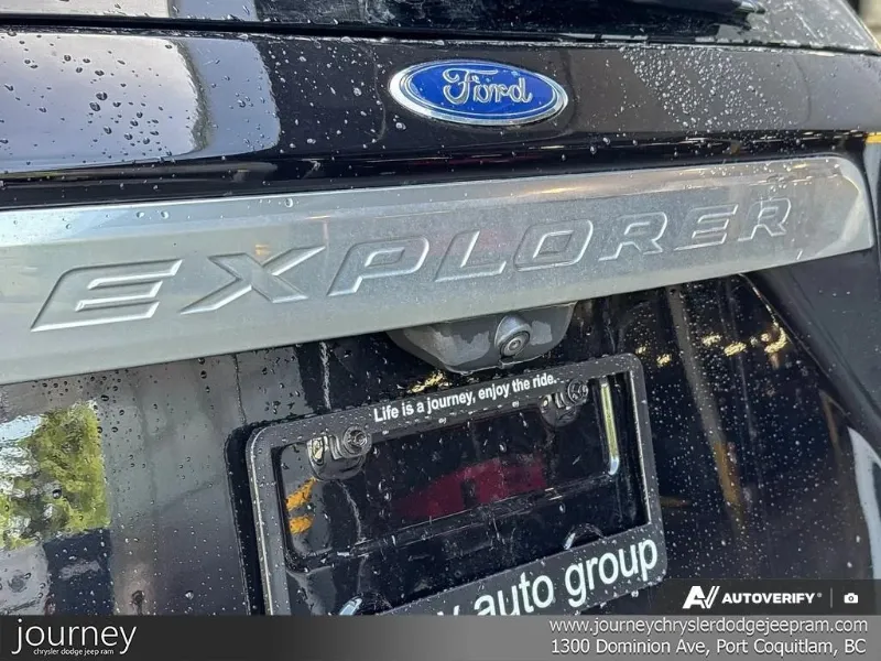 2021 FORD Explorer angle 8