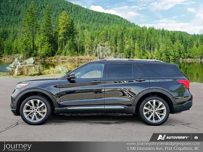 2021 FORD Explorer angle 3