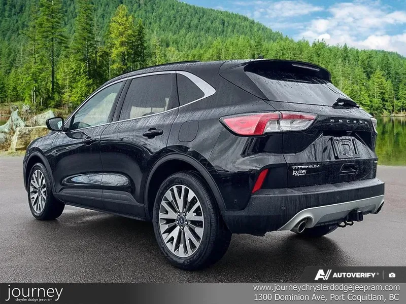 2021 Ford Escape angle 4