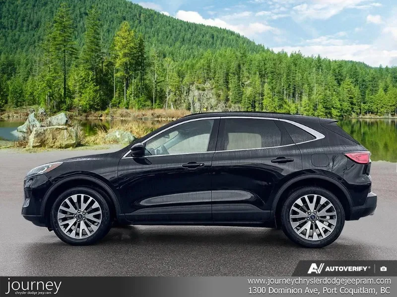 2021 Ford Escape angle 3