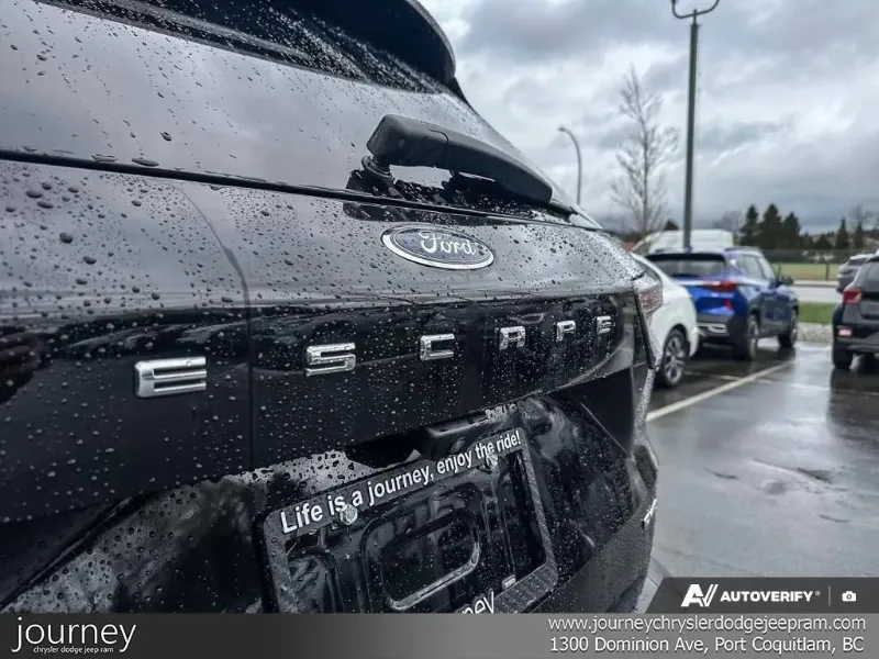 2021 Ford Escape angle 8