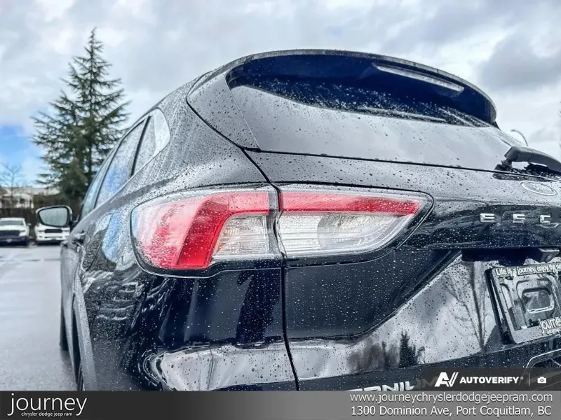 2021 Ford Escape angle 10