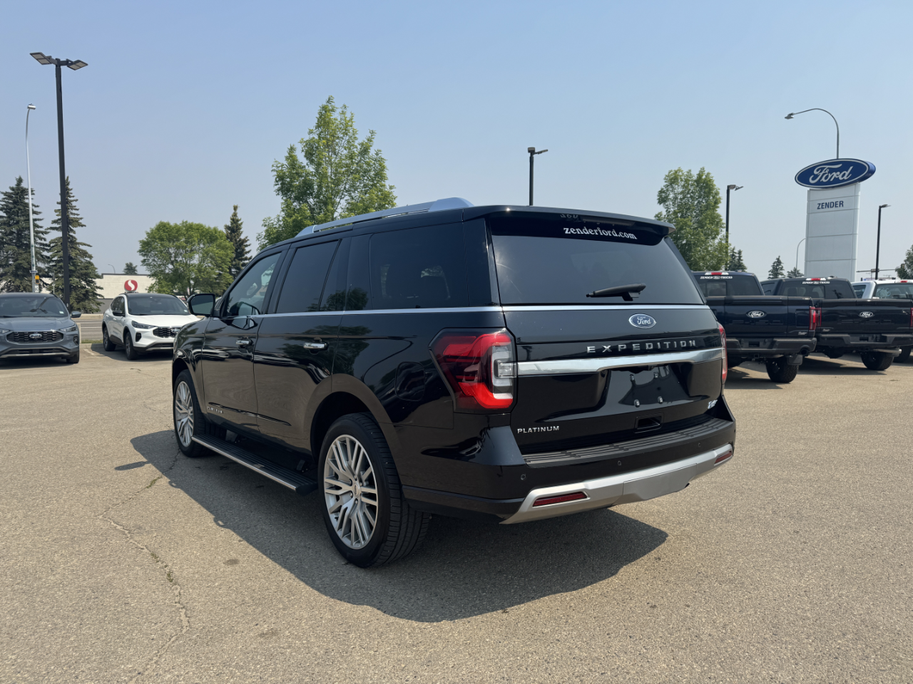 2022 Ford Expedition Platinum photo 2