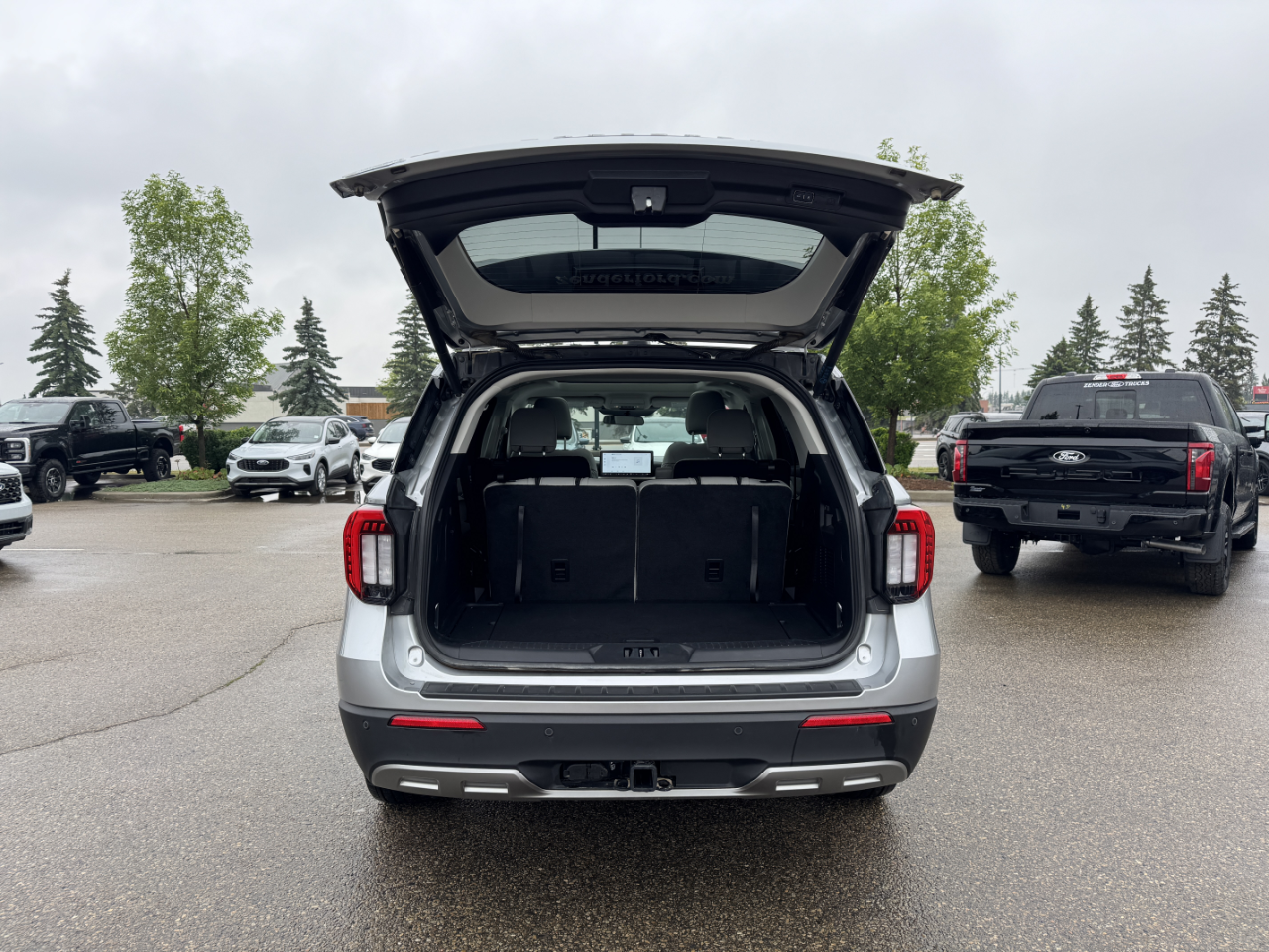 2025 Ford Explorer photo 4