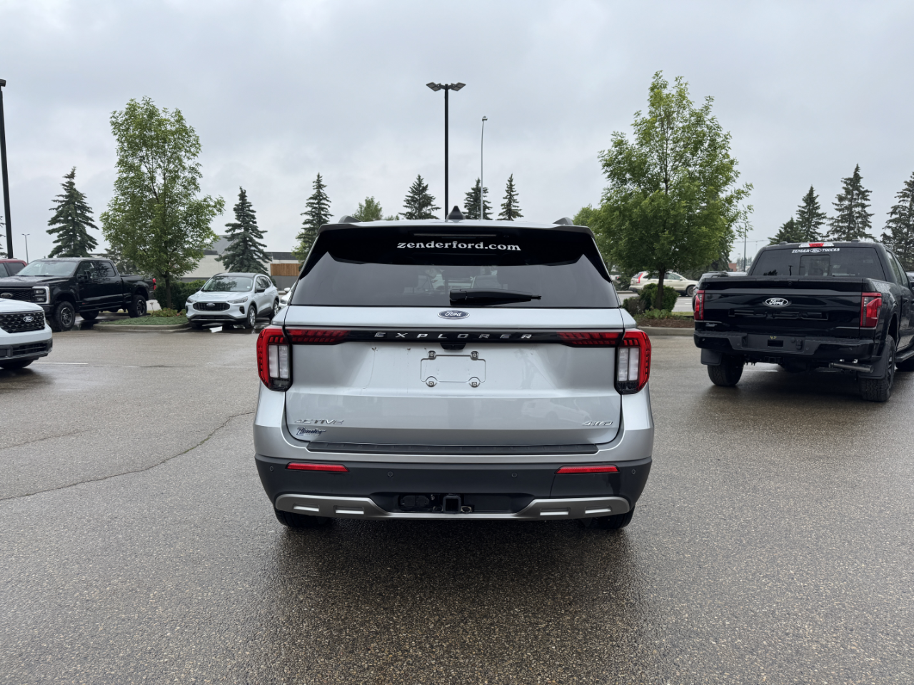 2025 Ford Explorer photo 3