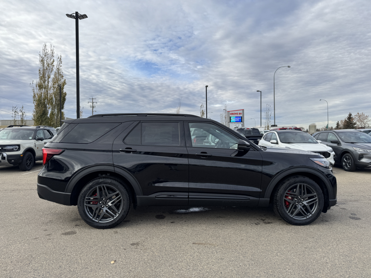 2026 Ford Explorer ST photo 4