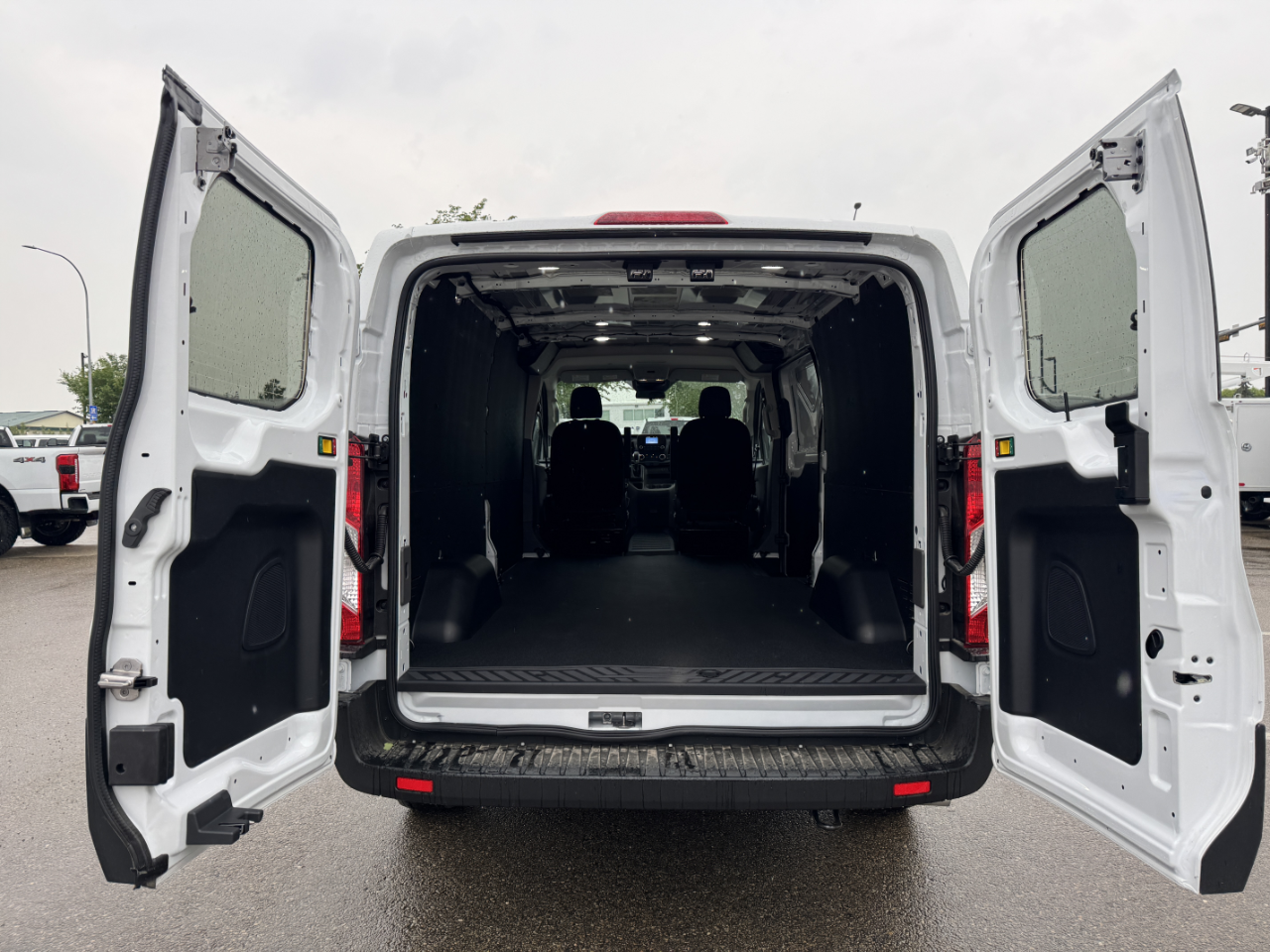 2025 Ford Transit Cargo Van photo 4