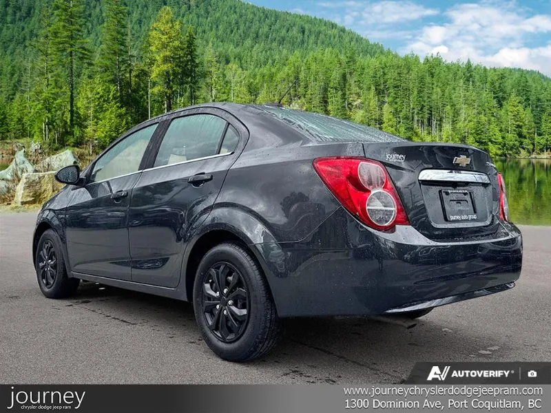 2015 CHEVROLET Sonic angle 4