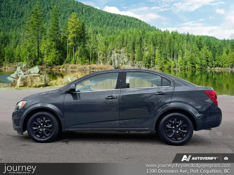 2015 CHEVROLET Sonic angle 3