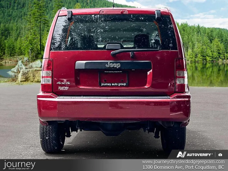 2011 JEEP Liberty angle 5
