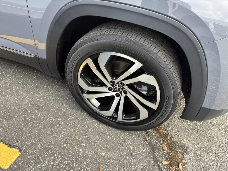 2022 Volkswagen Atlas Cross Sport Highline  at Alfa Romeo of Winnipeg Winnipeg MB (Image 5/10)