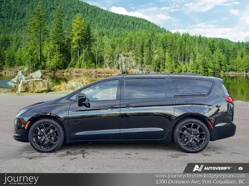 2027 CHRYSLER Pacifica angle 3