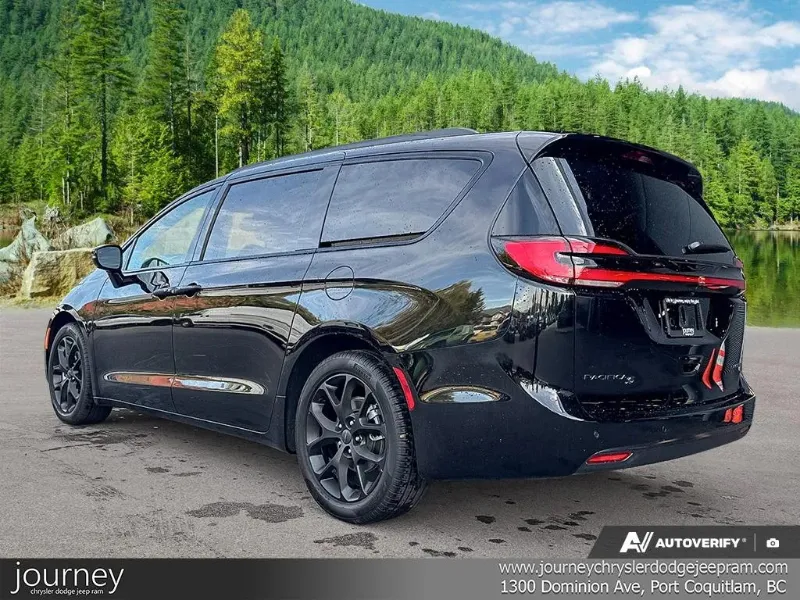 2027 CHRYSLER Pacifica angle 4