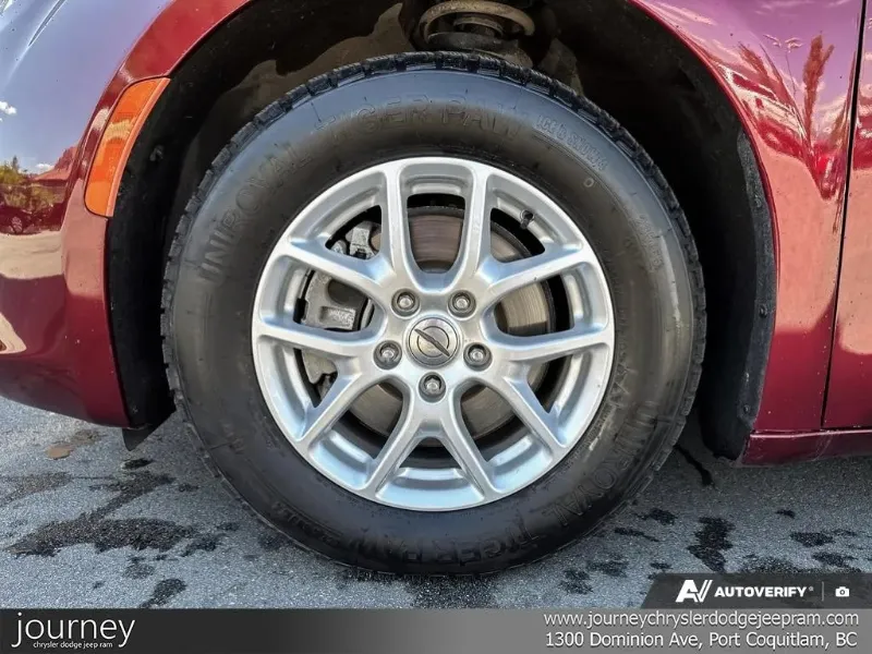2023 CHRYSLER Grand Caravan angle 6