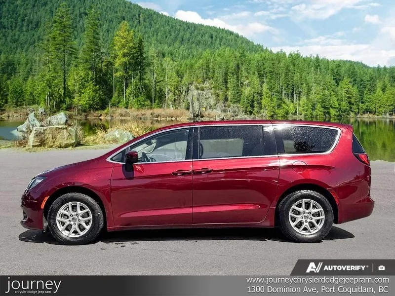 2023 CHRYSLER Grand Caravan angle 3