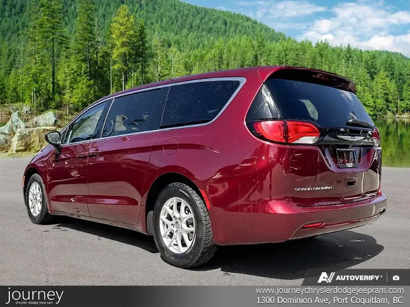 2023 CHRYSLER Grand Caravan angle 4