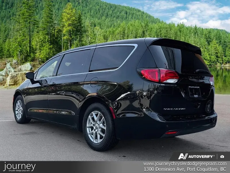 2025 CHRYSLER Grand Caravan angle 5