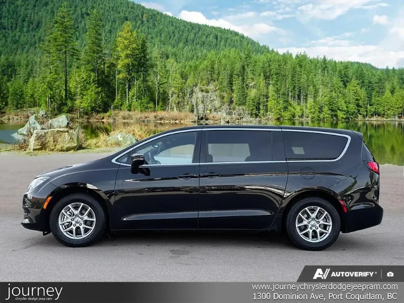 2025 CHRYSLER Grand Caravan angle 4