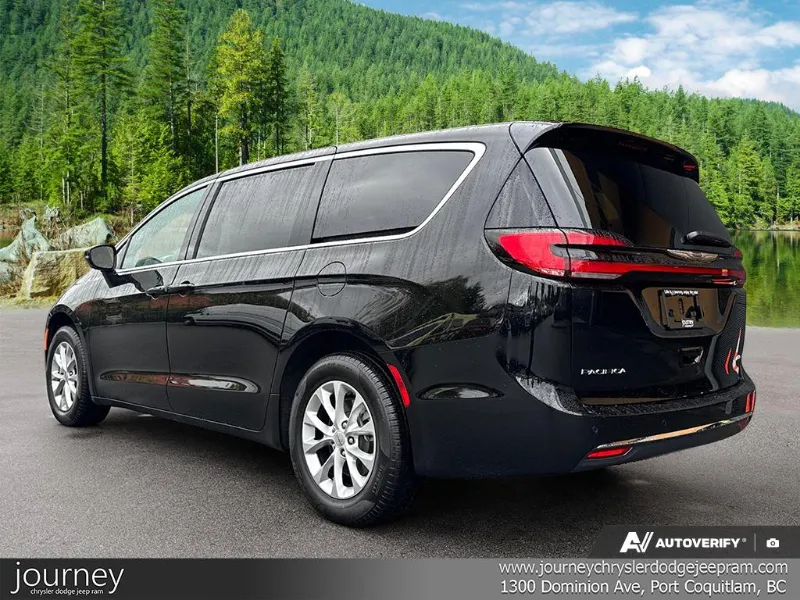 2025 CHRYSLER Pacifica angle 4
