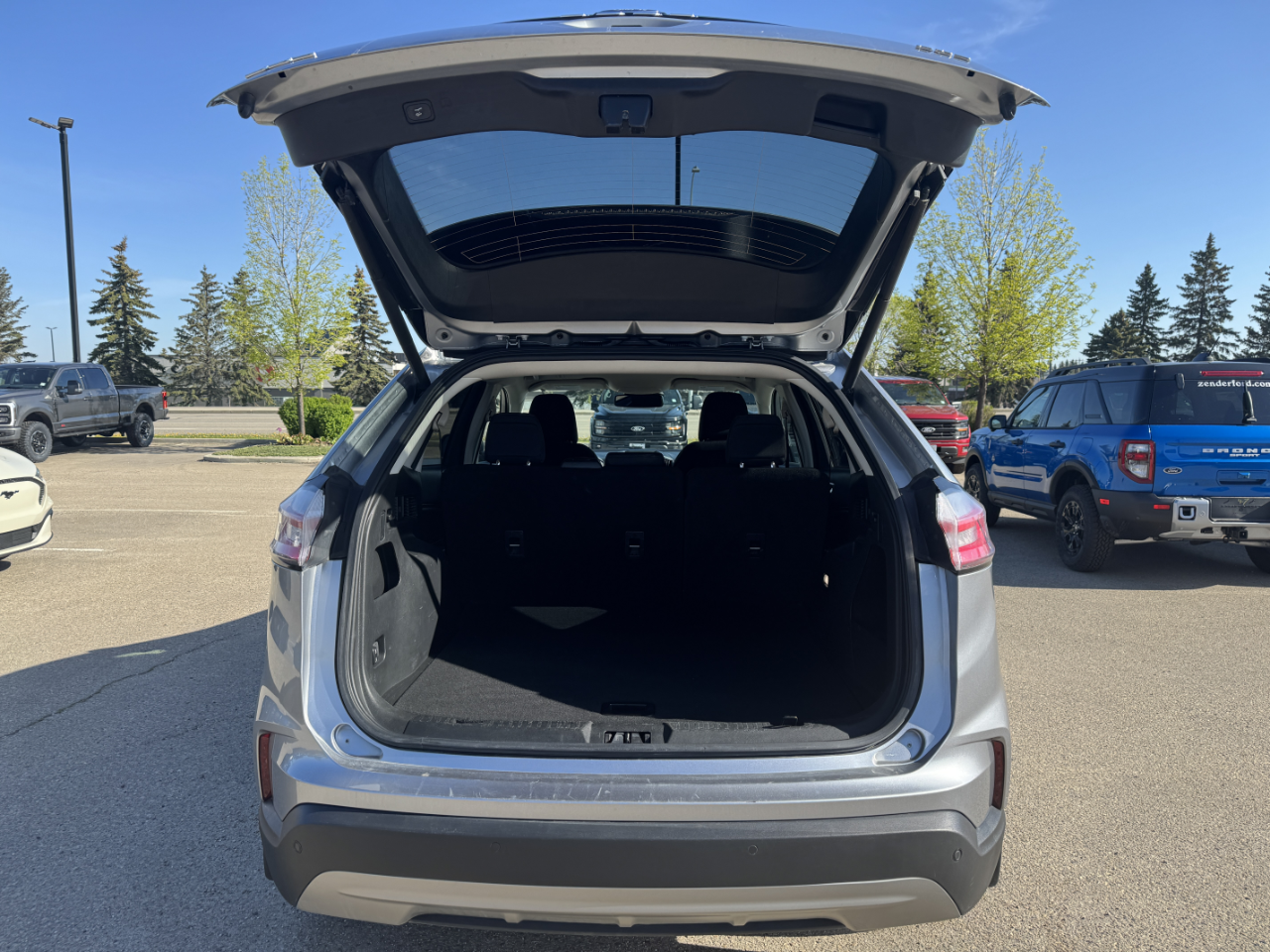 2023 Ford Edge SEL photo 4