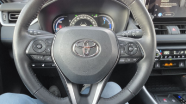 2025 Toyota RAV4 Hybrid SE  at Alfa Romeo of Winnipeg Winnipeg MB thumbnail 11