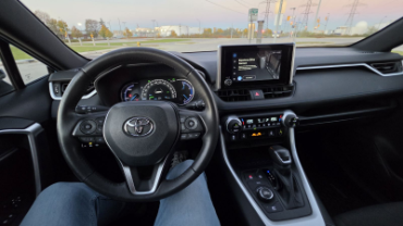 2025 Toyota RAV4 Hybrid SE  at Alfa Romeo of Winnipeg Winnipeg MB thumbnail 9