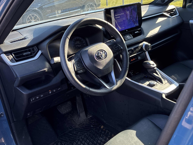 2024 Toyota RAV4 Hybrid   at Alfa Romeo of Winnipeg Winnipeg MB (Image 6/12)