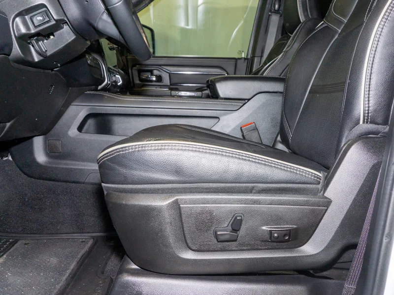 2024 RAM 3500 Limited at WOODGROVE CHRYSLER DODGE JEEP RAM Nanaimo British Columbia (Image 18/28)