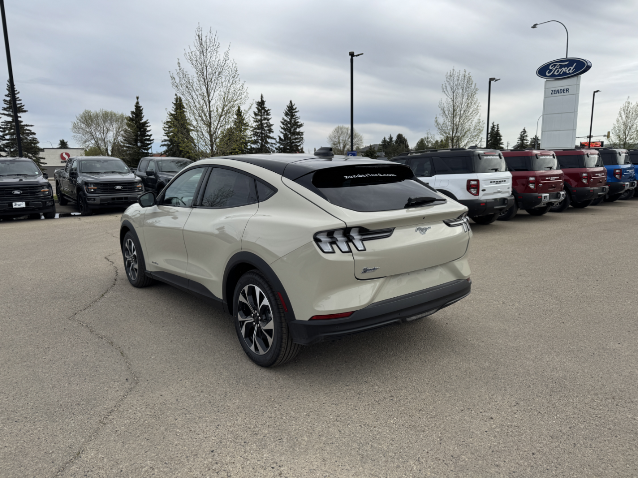 2025 Ford Mustang Mach-E Select photo 2
