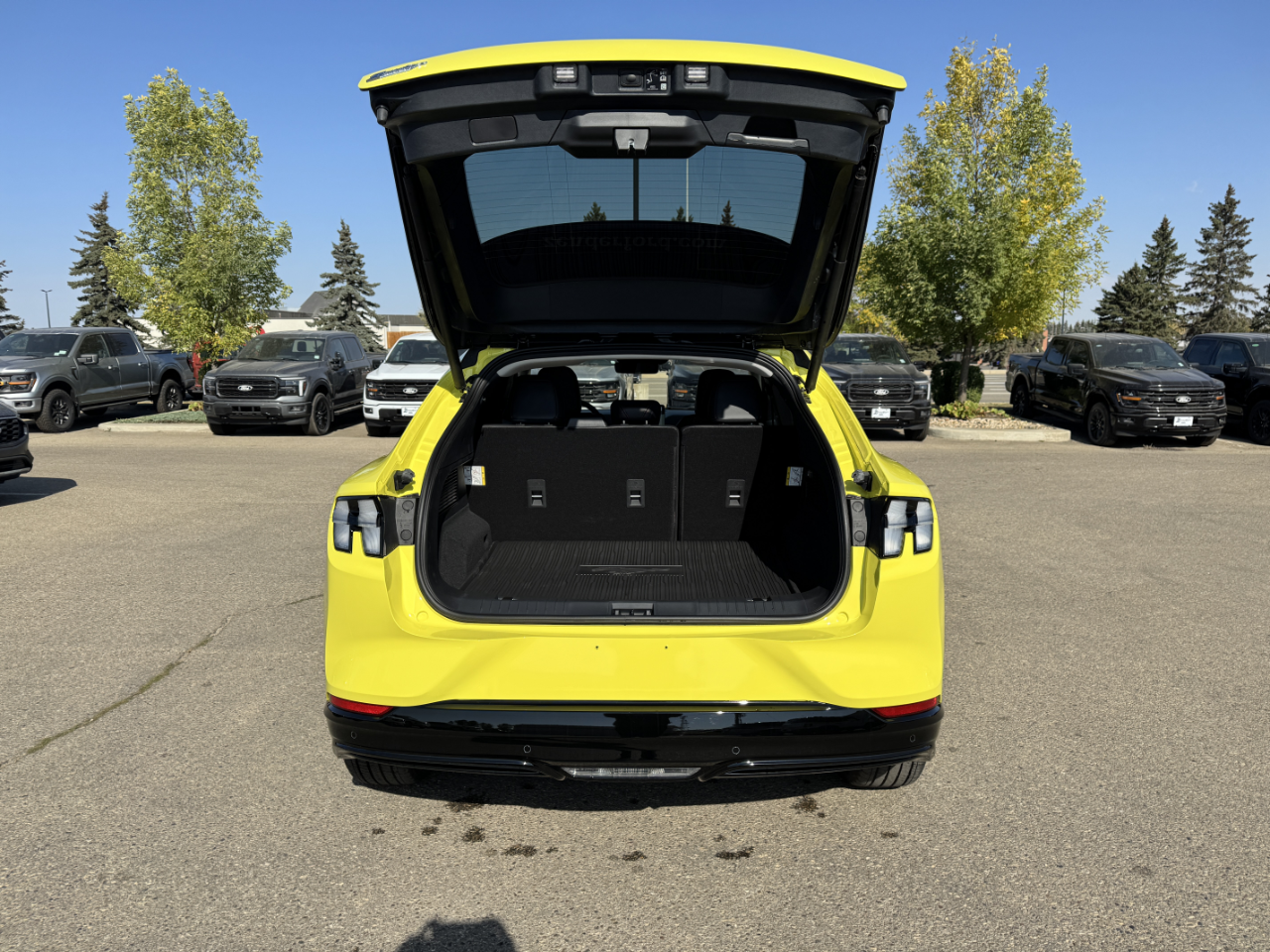 2025 Ford Mustang Mach-E Premium photo 4