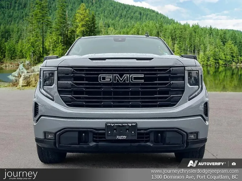 2024 GMC Sierra 1500 angle 2