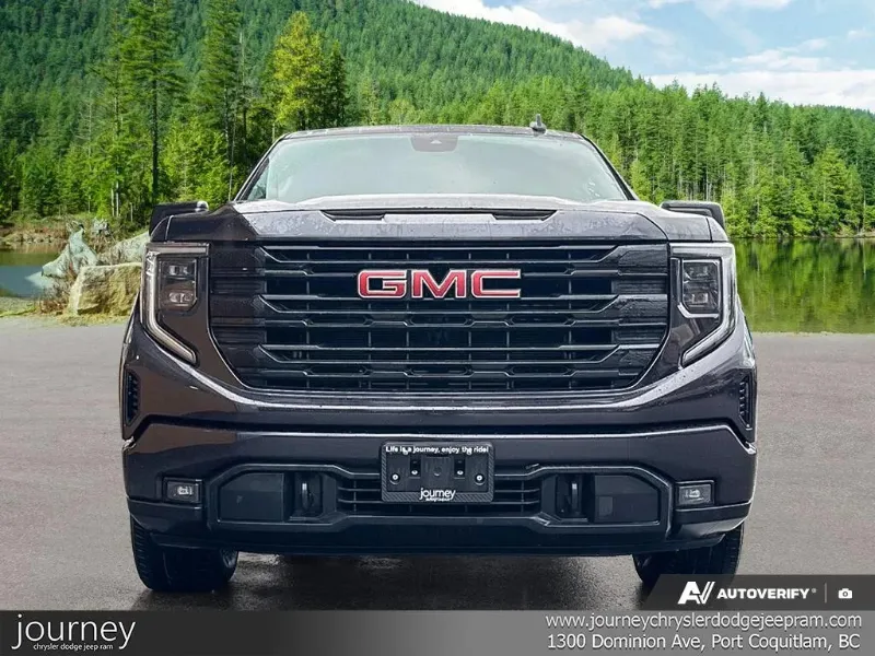 2023 GMC Sierra 1500 angle 2