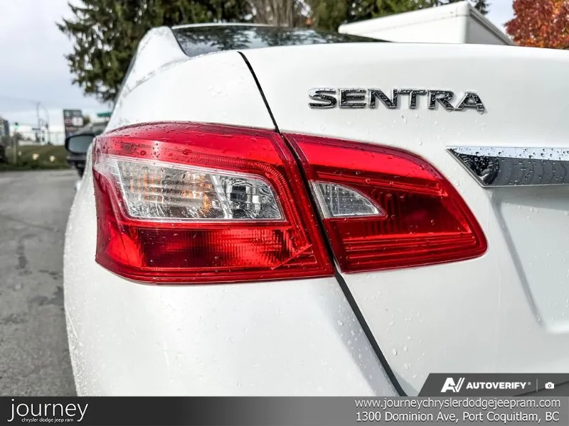 2017 NISSAN Sentra angle 10