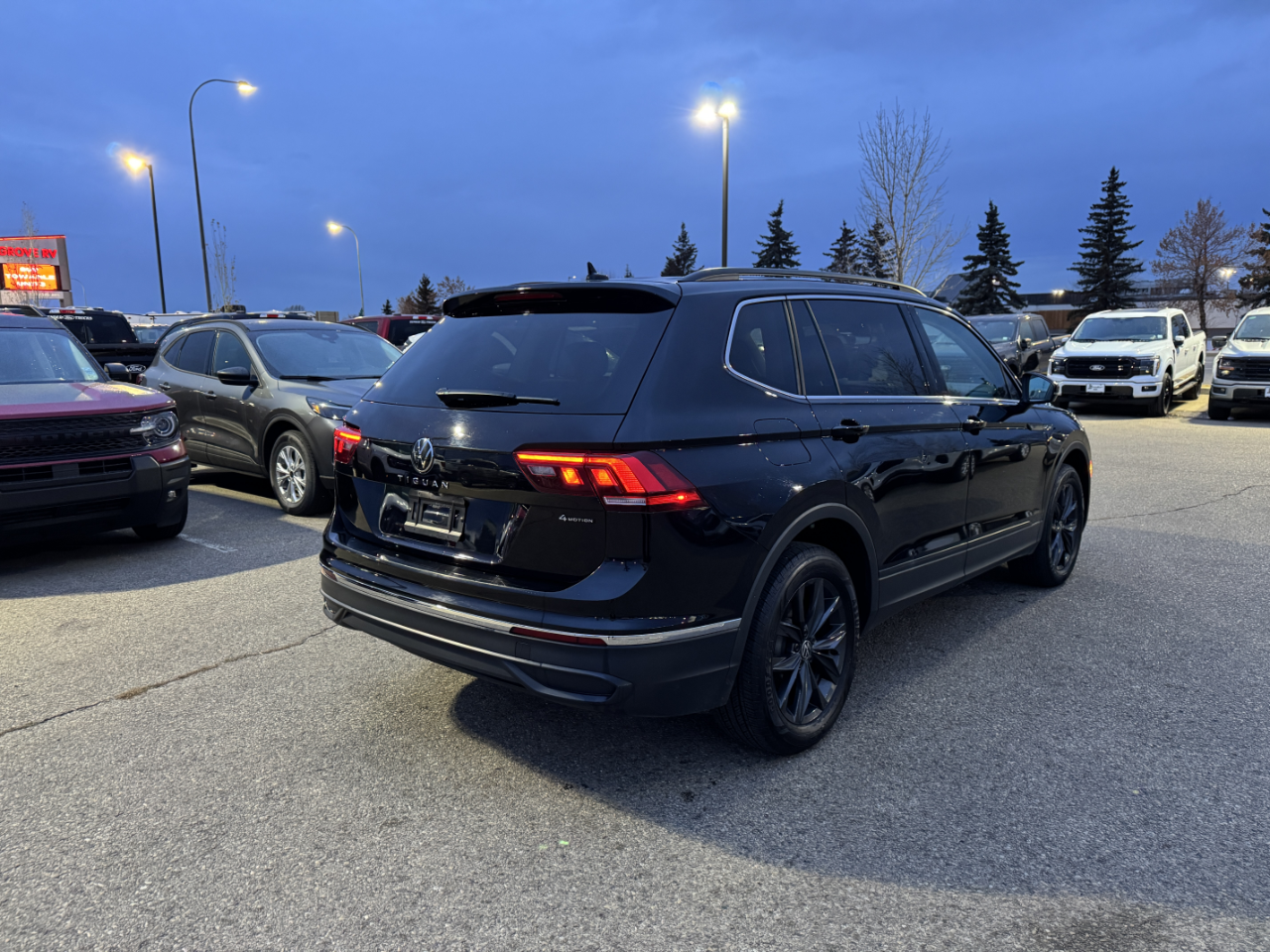 2024 Volkswagen Tiguan SE Wolfsburg Edition photo 4