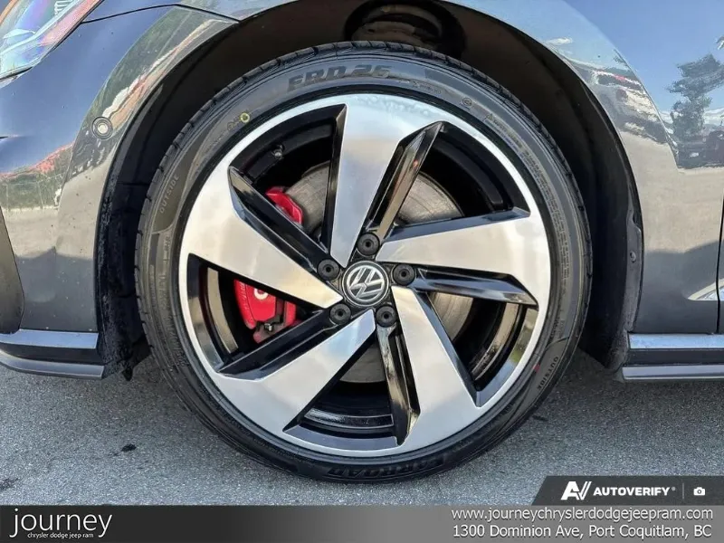 2018 VOLKSWAGEN Golf GTI angle 6