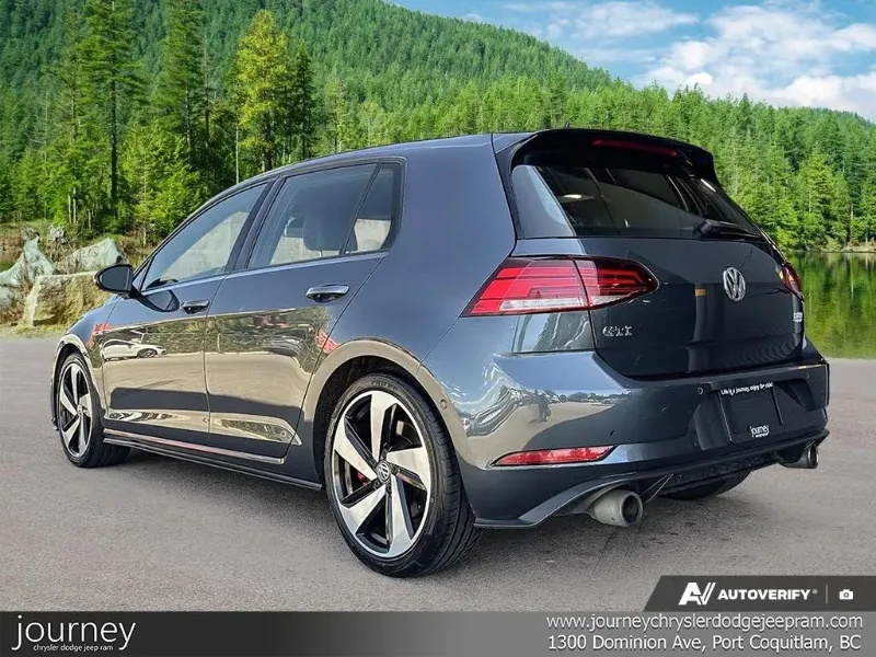 2018 VOLKSWAGEN Golf GTI angle 4