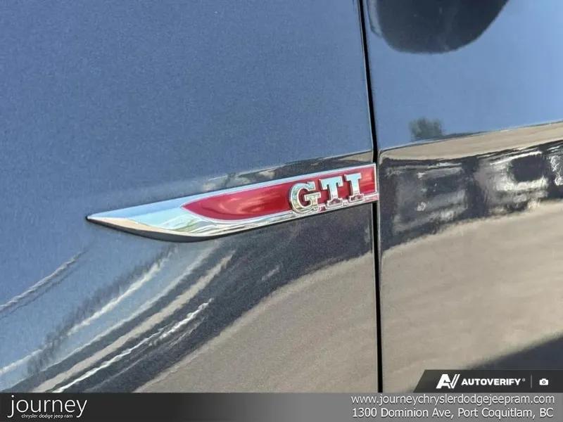 2018 VOLKSWAGEN Golf GTI angle 8