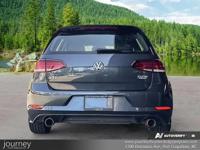 2018 VOLKSWAGEN Golf GTI angle 5