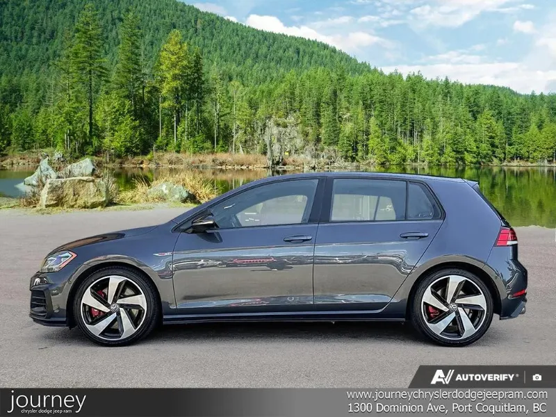 2018 VOLKSWAGEN Golf GTI angle 3