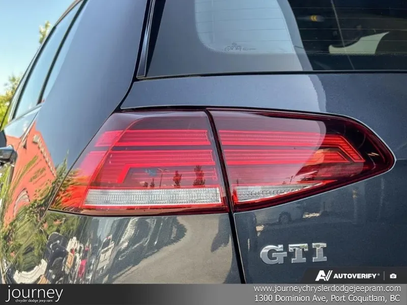 2018 VOLKSWAGEN Golf GTI angle 10