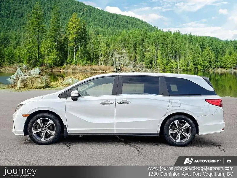 2020 HONDA Odyssey angle 3