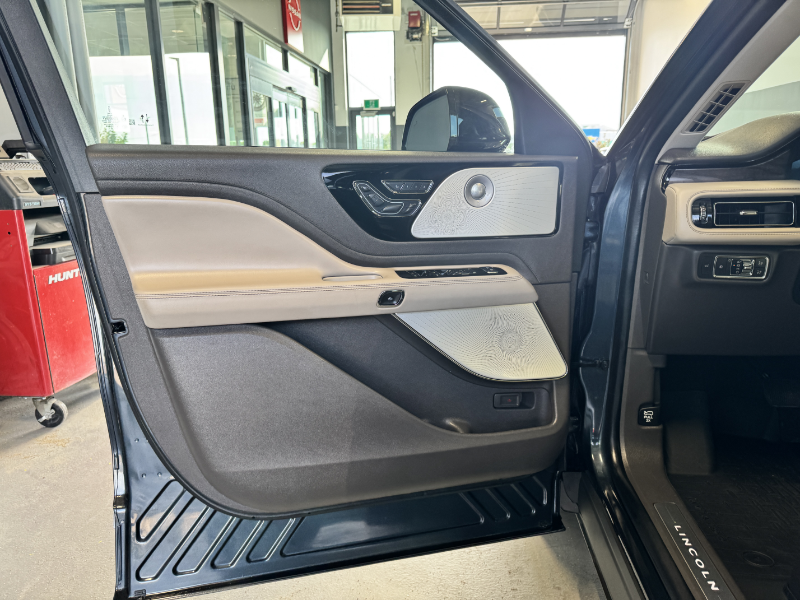 2022 LINCOLN Aviator Reserve  at Nissan Lloydminster Lloydminster Alberta (Image 7/25)