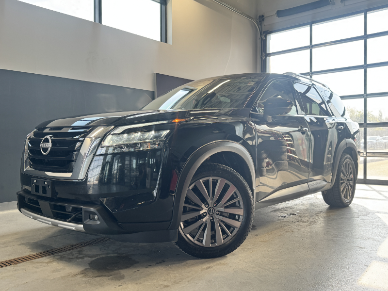 2023 Nissan Pathfinder SL 4WD