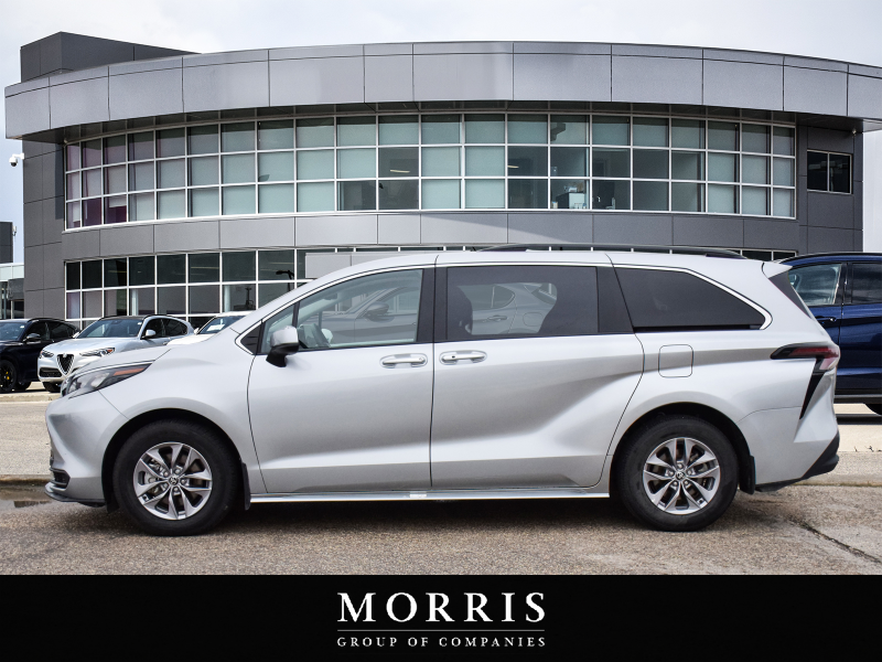 2025 Toyota Sienna   at Alfa Romeo of Winnipeg Winnipeg Manitoba (Image 3/26)