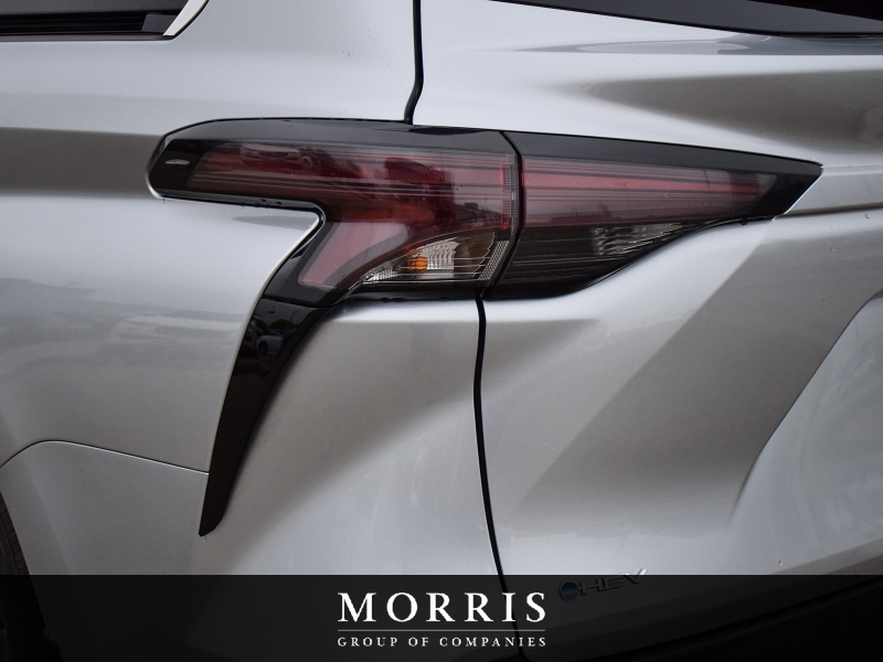 2025 Toyota Sienna   at Alfa Romeo of Winnipeg Winnipeg Manitoba (Image 7/26)