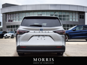 2025 Toyota Sienna   at Alfa Romeo of Winnipeg Winnipeg Manitoba thumbnail 5
